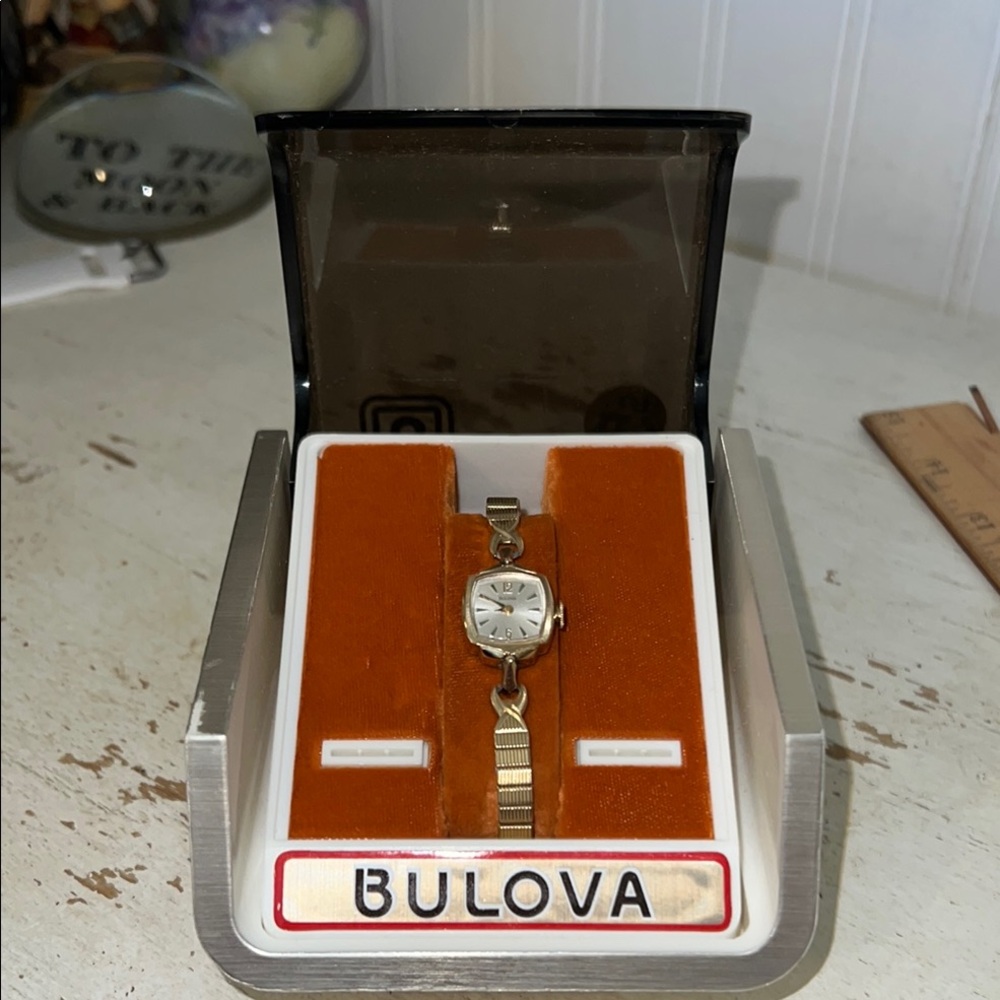 10k gold RGP Bulova Gold Vintage Watch with Classic Design